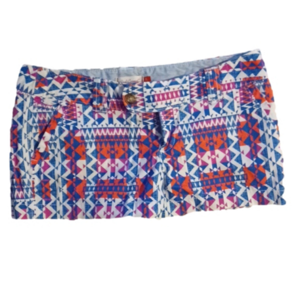 RED CAMEL SHORTS, WOMEN SIZE 5.